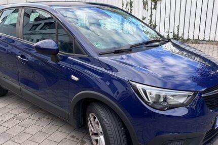 Opel Crossland (X) 108.000 km 8.890 &euro; München 81827