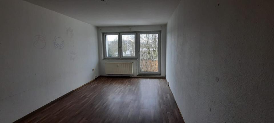 Günstiger Wohnen - 4 Zimmer Wohnung zum Selbstgestalten