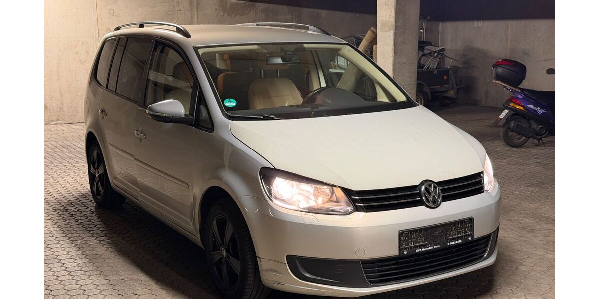 VW Touran 214.000 km 4.299 &euro; München 81739