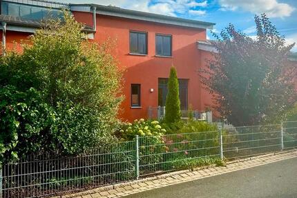 Haus Berg bei Neumarkt in der Oberpfalz - 8 Zimmer, 199 m&sup2;, 2.500&euro; | Angebot:27614304