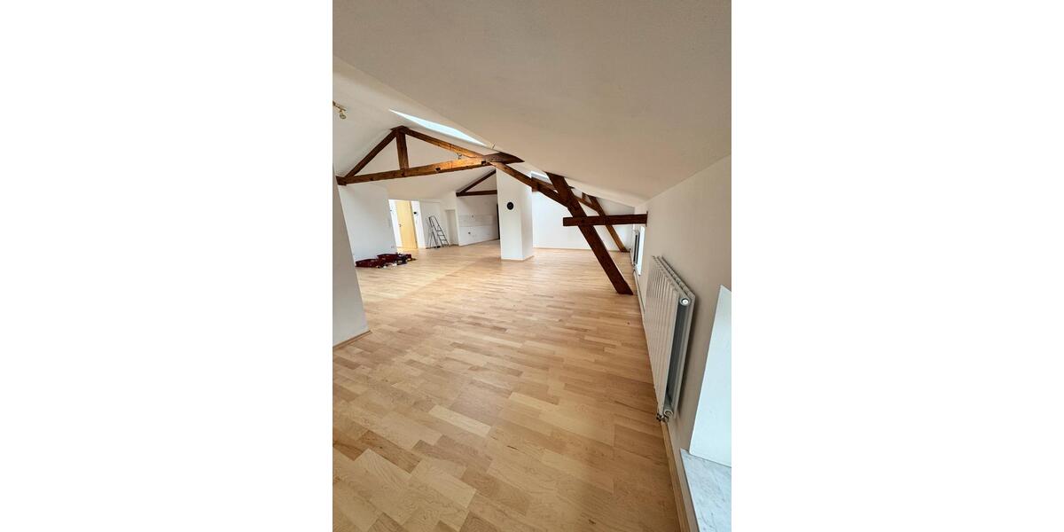 Dachgeschoßwohnung Erding - 4 Zimmer, 142 m&sup2;, 1.400&euro; | Angebot:26026745