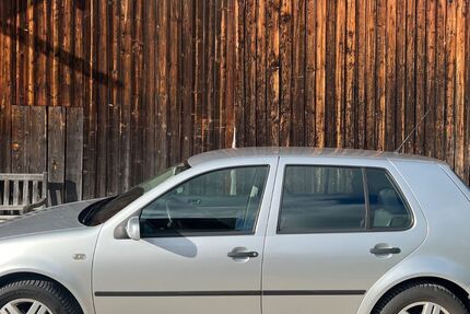 VW Golf 143.142 km 3.790 € Waakirchen 83666