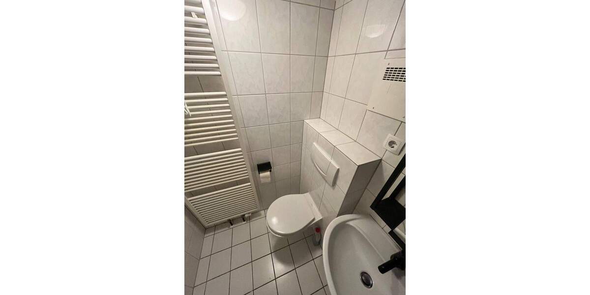 Etagenwohnung Wiesbaden Mitte - 2 Zimmer, 100 m&sup2;, 1.200&euro; | Angebot:24694226