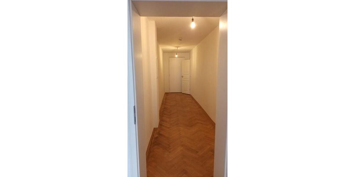Dachgeschoßwohnung München Schwanthalerhöhe - 1 Zimmer, 100 m&sup2;, 750&euro; | Angebot:25959532