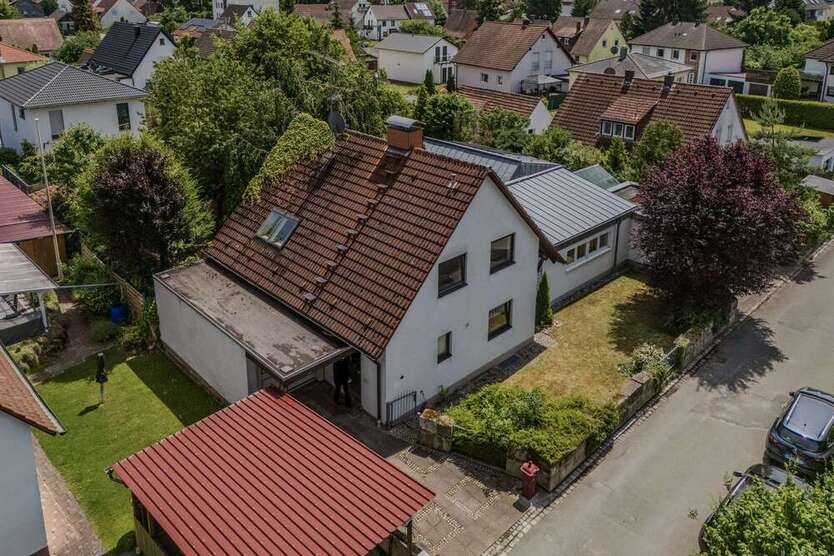 Haus zum Kaufen in Cadolzburg 749.000 € 234 m² 5 zimmer