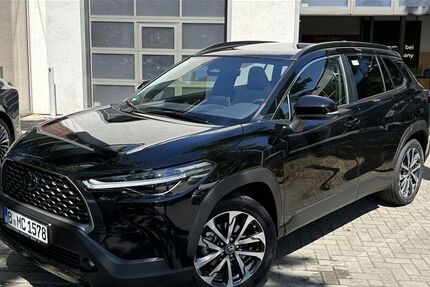 Toyota Corolla Cross 6.911 km 40.450 € Berlin 13403