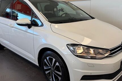 VW Touran 76.500 km 22.690 &euro; Soest 59494
