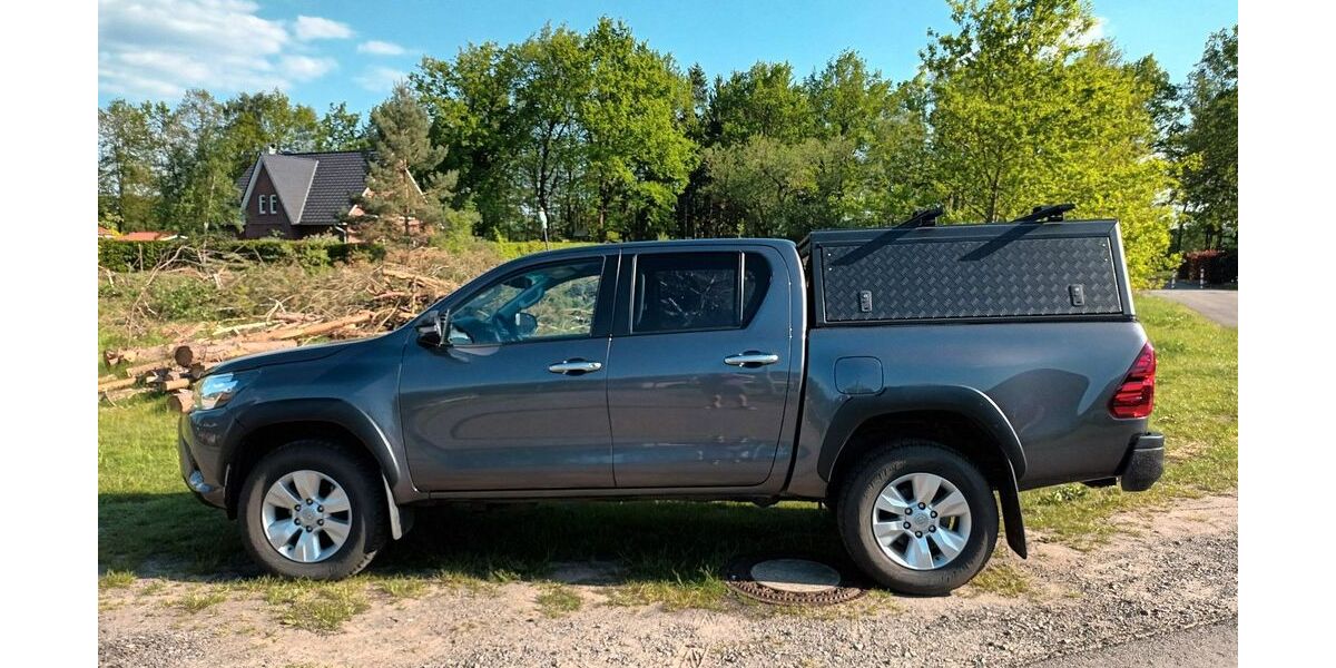 Toyota Hilux 177.000 km 17.990 &euro; Korntal 70825