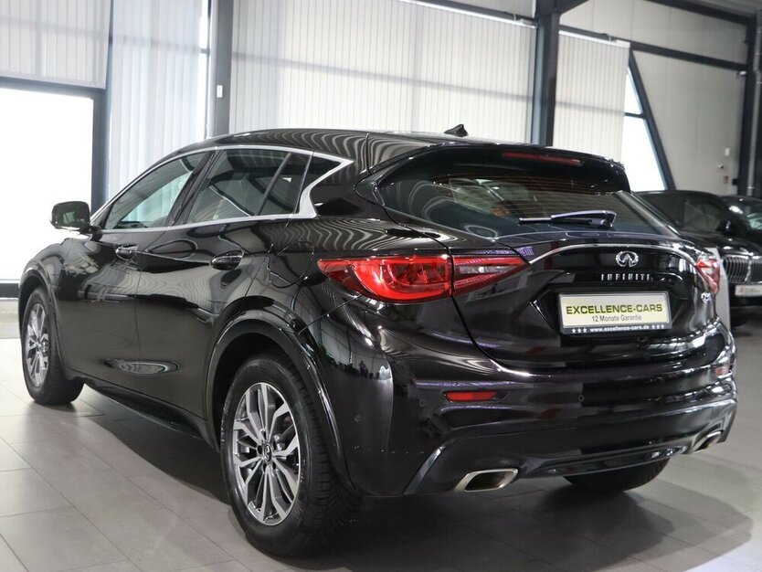 Q30 1.6 PREMIUM / PANORAMA / LED / NAVI+360°