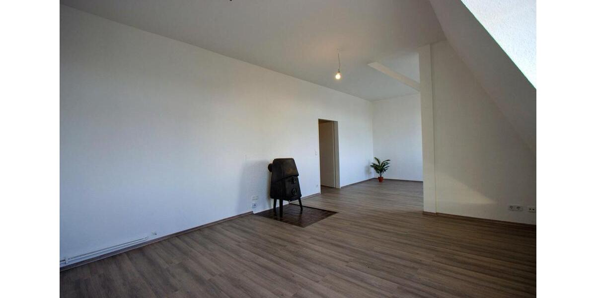 Dachgeschoßwohnung Wilhelmshaven - 2 Zimmer, 75 m&sup2;, 530&euro; | Angebot:26046996