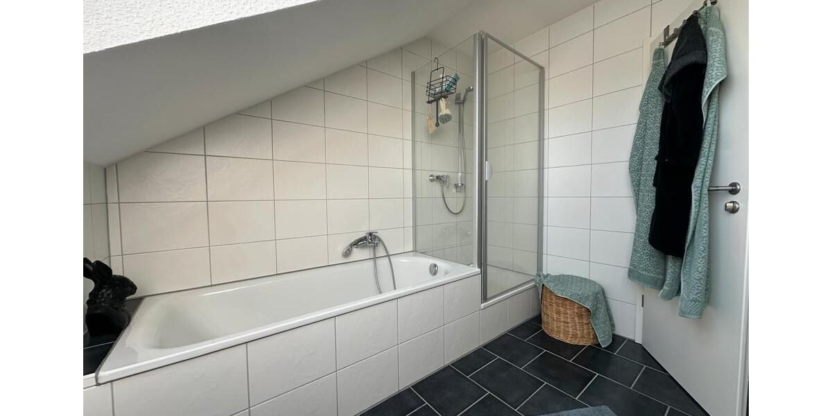 Dachgeschoßwohnung Gemmrigheim - 3.5 Zimmer, 90 m&sup2;, 950&euro; | Angebot:26646772