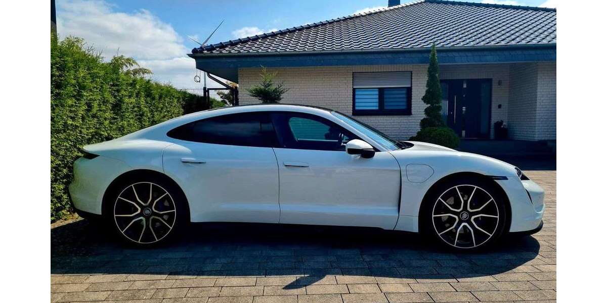 Porsche Taycan 16.000 km 67.800 &euro; Bad Lippspringe 33175