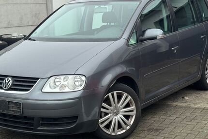 VW Touran 158.600 km 4.000 &euro; Leverkusen 51371