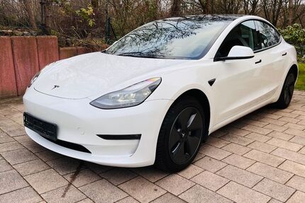 Tesla Model 3 18.200 km 33.000 &euro; Berlin 12619