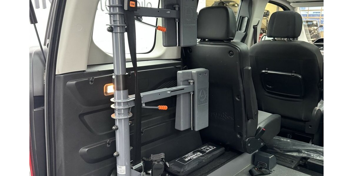 Peugeot Rifter Rollstuhlumbau Allure HDi 130 EAT CarPlay 26.800 km 27.220 &euro; Lich 35423