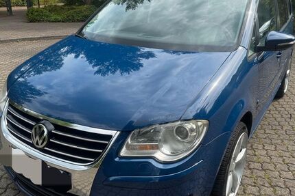 VW Touran 284.000 km 3.300 € Schöneck 61137