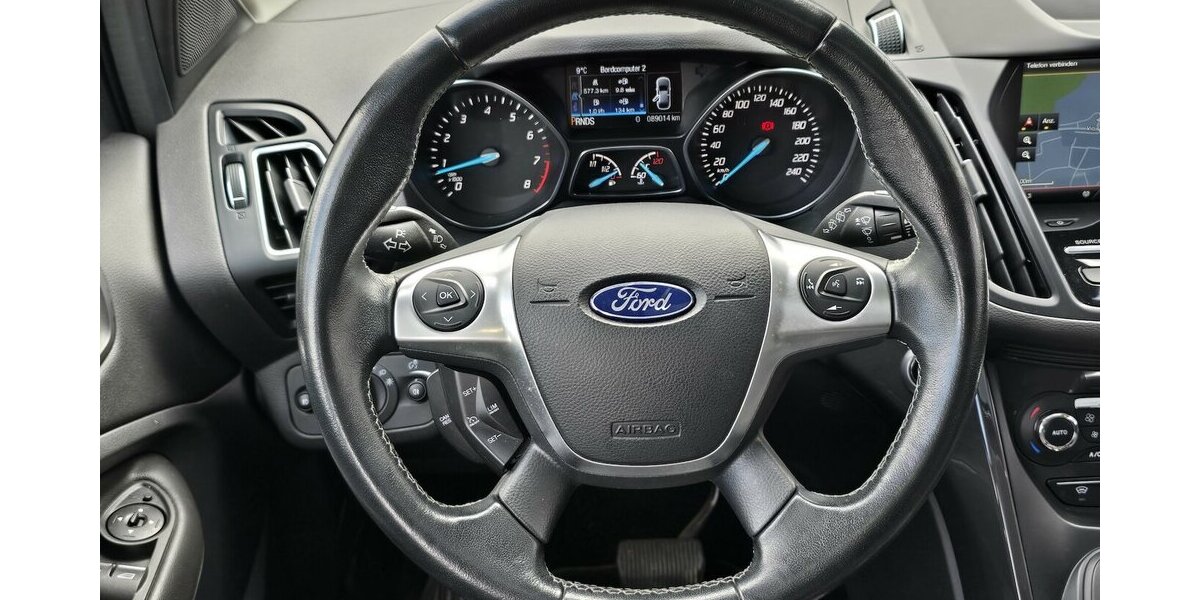 Ford Kuga 1.5/PANORAMA/4x4/NAVI/LEDER/KAMERA/AUT 89.014 km 11.800 &euro; Villingen-Schwenningen 78054