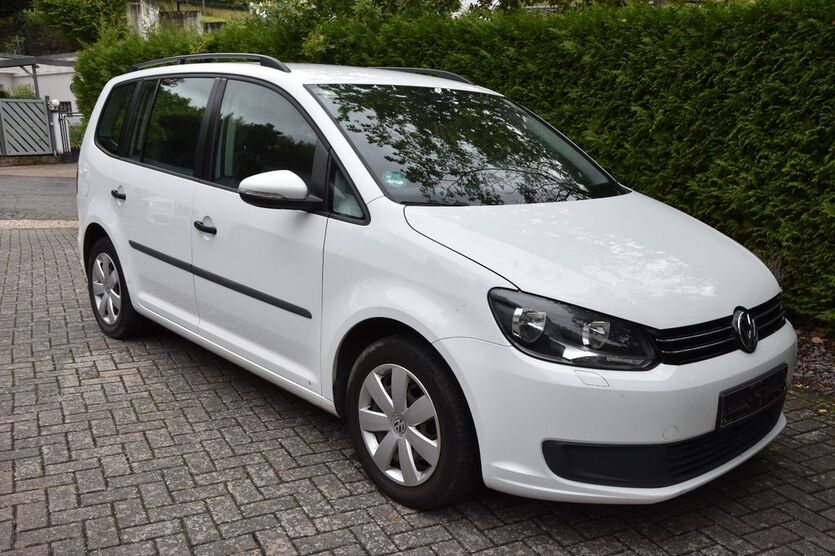 VW Touran 236.300 km 5.300 € Trimbs 56753