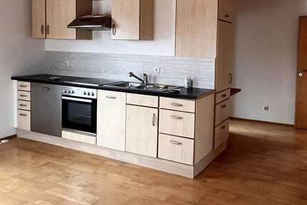 Ideale Kombi: Wohnen & Arbeiten im OG eines Wohn- und Geschäftshauses zimmer