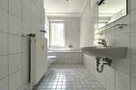 Helle, geräumige 4 Zimmerwohnung mit Balkon in zentraler Lage