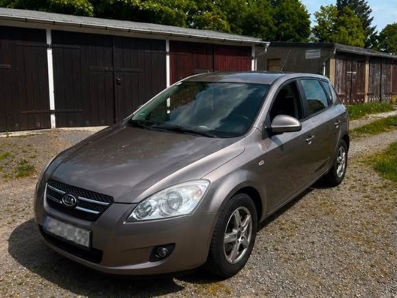 Kia ceed / Ceed 169.600 km 2.750 &euro; Freiberg 09599