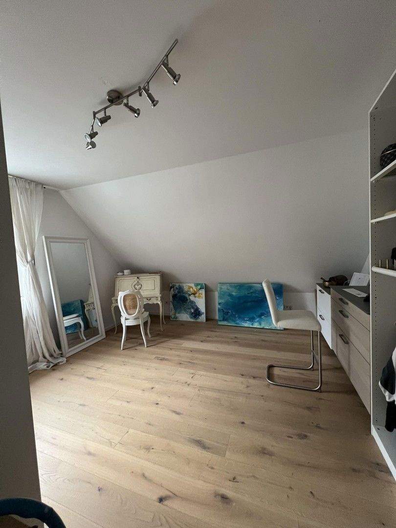 Luxuriös ausgestattetes Reiheneckhaus mit grünem Rückzugsort 4 zimmer