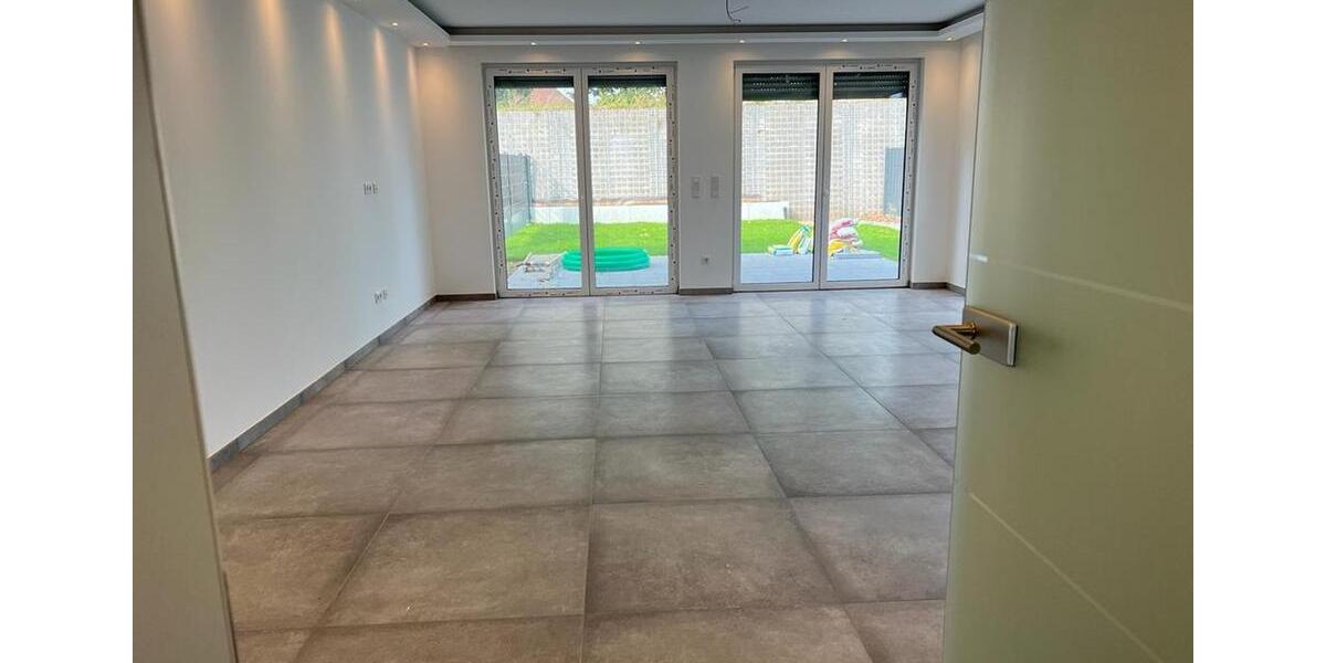 Doppelhaushälfte Frankfurt am Main Bergen-Enkheim - 6 Zimmer, 230 m&sup2;, 2.600&euro; | Angebot:26447582