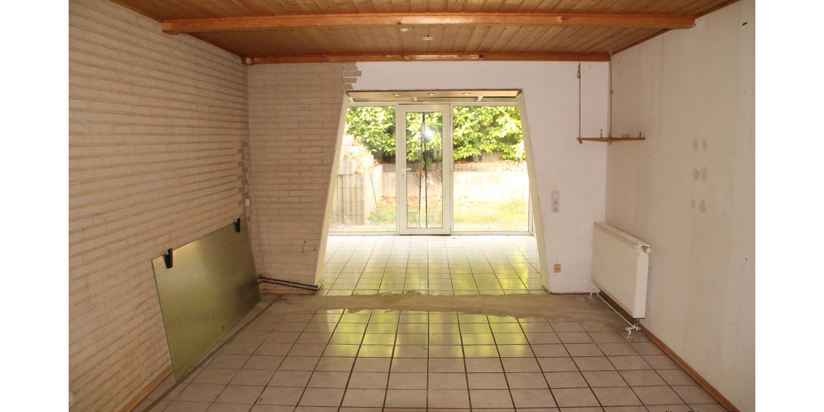 Haus: 2 Wohnungen, 2 Eingänge, 2 Terrassen. Platz für 2 Generationen! Achtung: Bieterverfahren! 6 zimmer