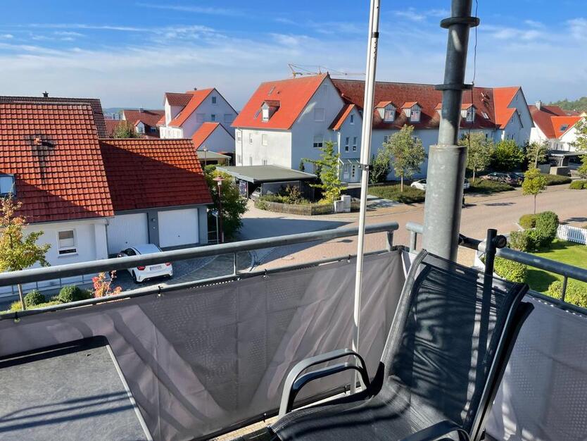 Sonnige, hochwertig ausgestattete Wohnung mit Balkon und Garage zimmer