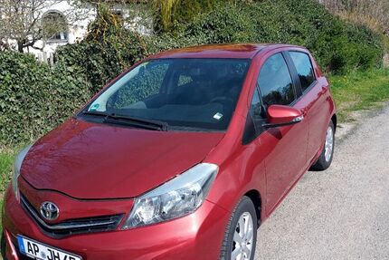 Toyota Yaris 61.200 km 8.100 &euro; Weimar 99423