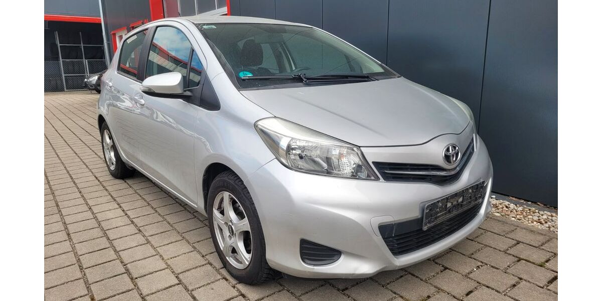Toyota Yaris 80.000 km 7.650 &euro; Puchheim (nähe München) 82178