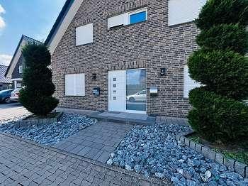 Mehrfamilienhaus, Wohnhaus Rheda-Wiedenbrück Wiedenbrück - 8 Zimmer, 212 m&sup2;, 2.300&euro; | Angebot:26266275