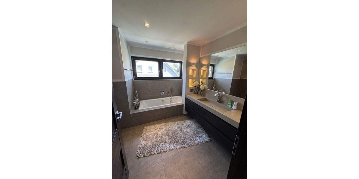 Doppelhaushälfte Rösrath - 7 Zimmer, 240 m&sup2;, 899.000&euro; | Angebot:24534219