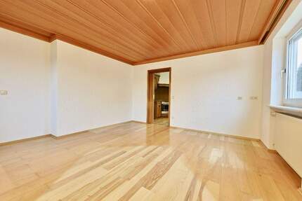 Frisch renovierte 3,5-Zimmer-Wohnung mit Balkon in ErbachErsingen 3 zimmer