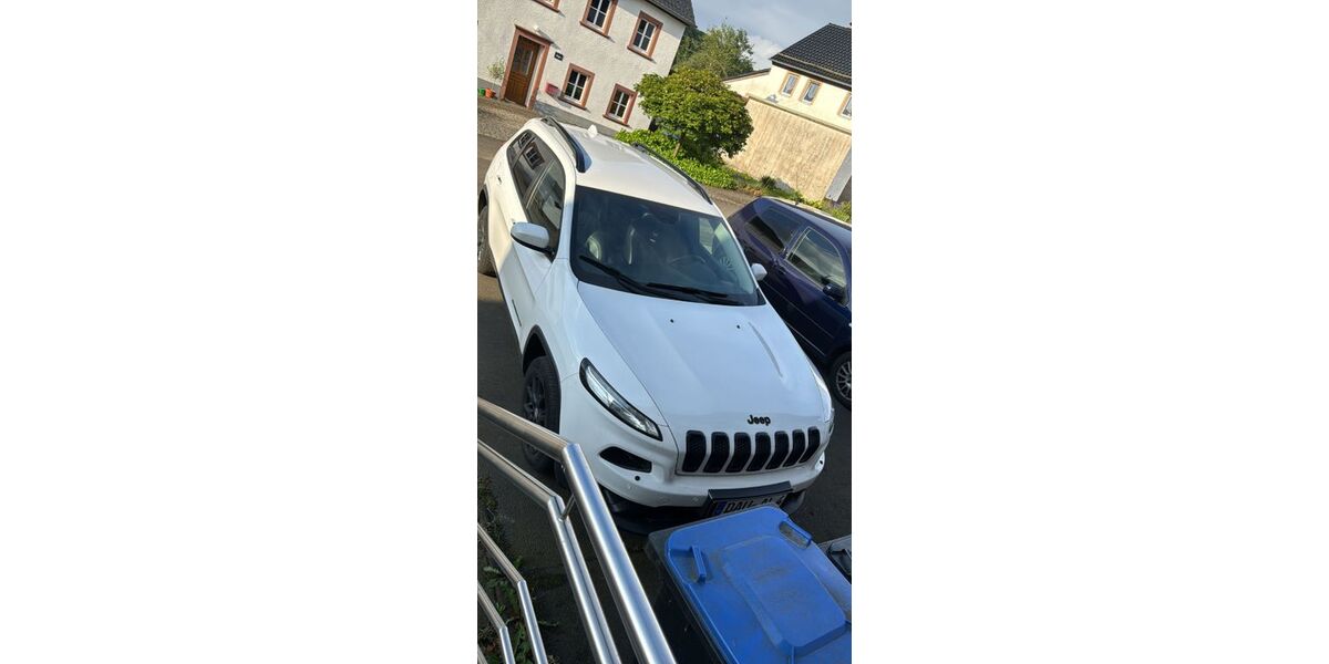 Jeep Cherokee 115.000 km 13.999 &euro; Stadtkyll 54589