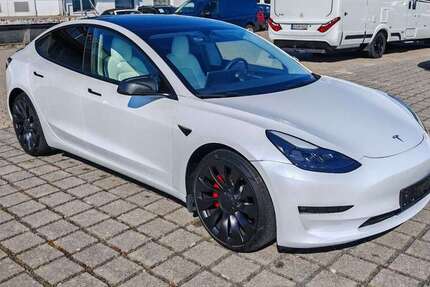 Tesla Model 3 56.545 km 26.970 &euro; Braunschweig 38112