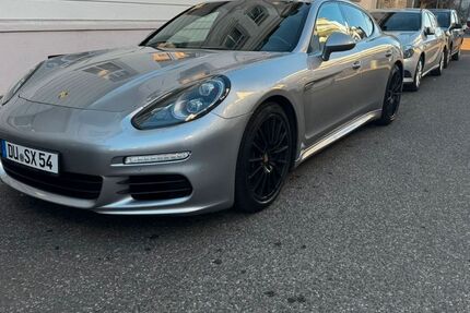 Porsche Panamera 125.000 km 31.700 &euro; Duisburg 47139