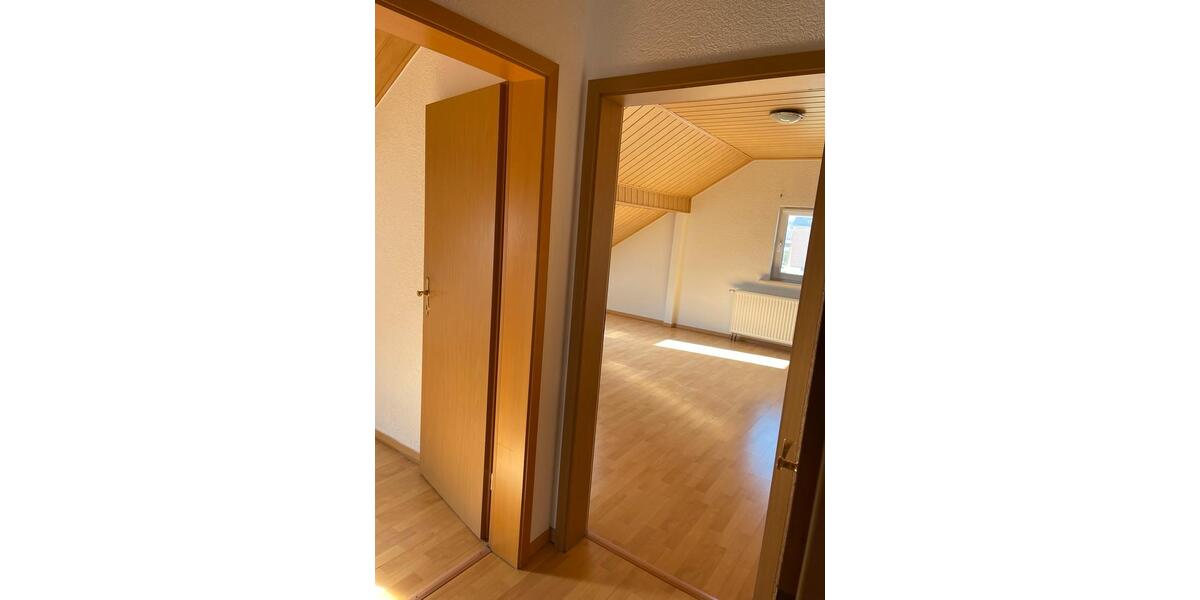 Dachgeschoßwohnung Stadtallendorf - 2.5 Zimmer, 79 m&sup2;, 650&euro; | Angebot:25568207