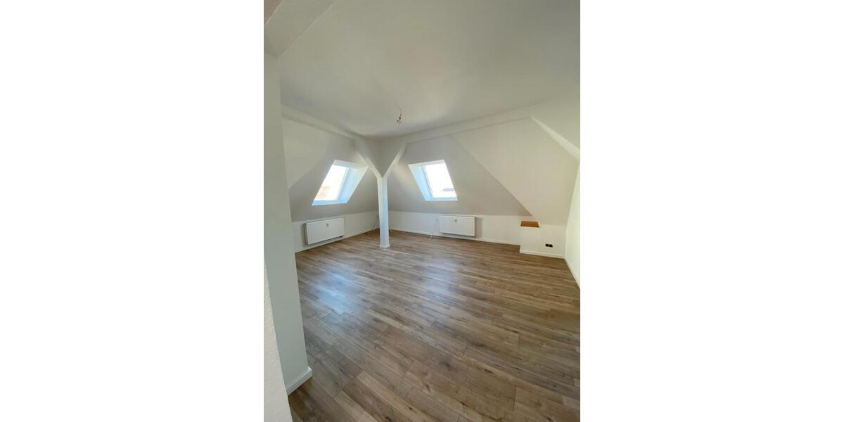 Dachgeschoßwohnung Bremerhaven - 4 Zimmer, 109 m&sup2;, 740&euro; | Angebot:26131237