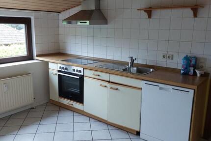 große 2-Zimmer-Dachgeschoßwohnung mit Balkon 1. Etage 2 zimmer