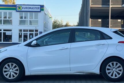 Hyundai i30 299.999 km 4.890 € Aschaffenburg 63741