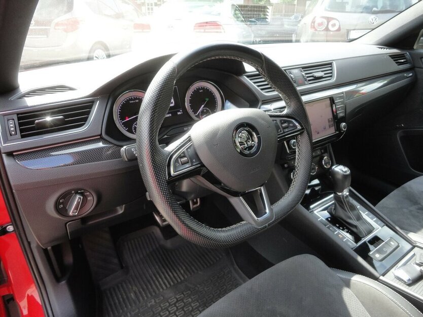 Superb Sportline4x4 Navi PanoSdach BiXenon Leder