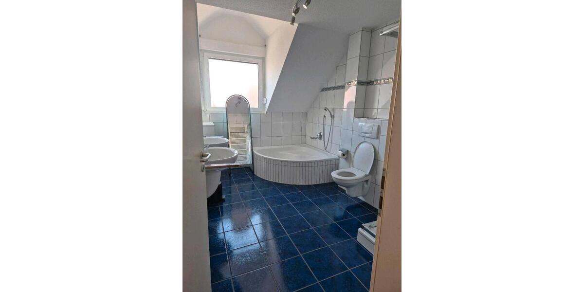 Doppelhaushälfte Kaiserslautern Bahnheim - 7 Zimmer, 220 m&sup2;, 2.250&euro; | Angebot:26170787