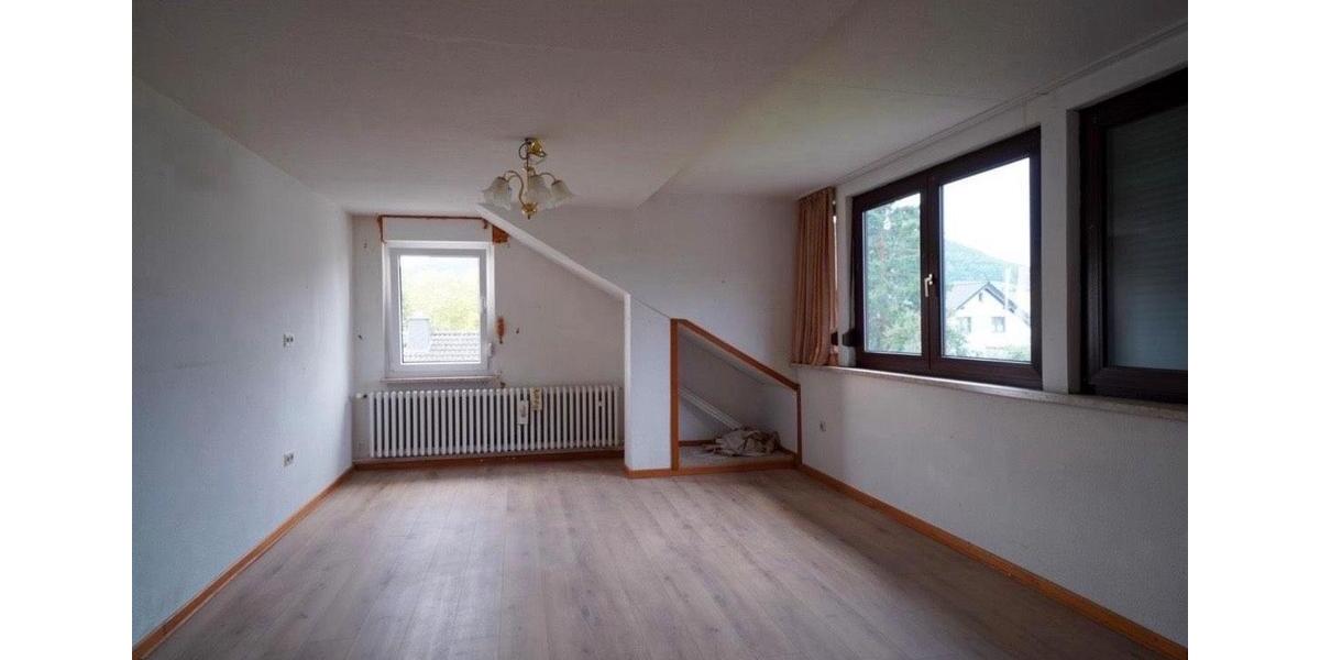 Dachgeschoßwohnung Beverungen - 3 Zimmer, 120 m&sup2;, 850&euro; | Angebot:26207917