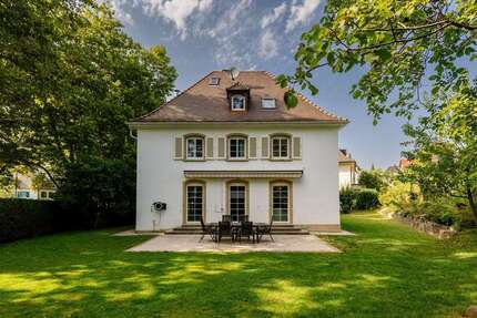 Haus zum Kaufen in Freiburg im Breisgau 2.150.000 € 240 m² 8 zimmer