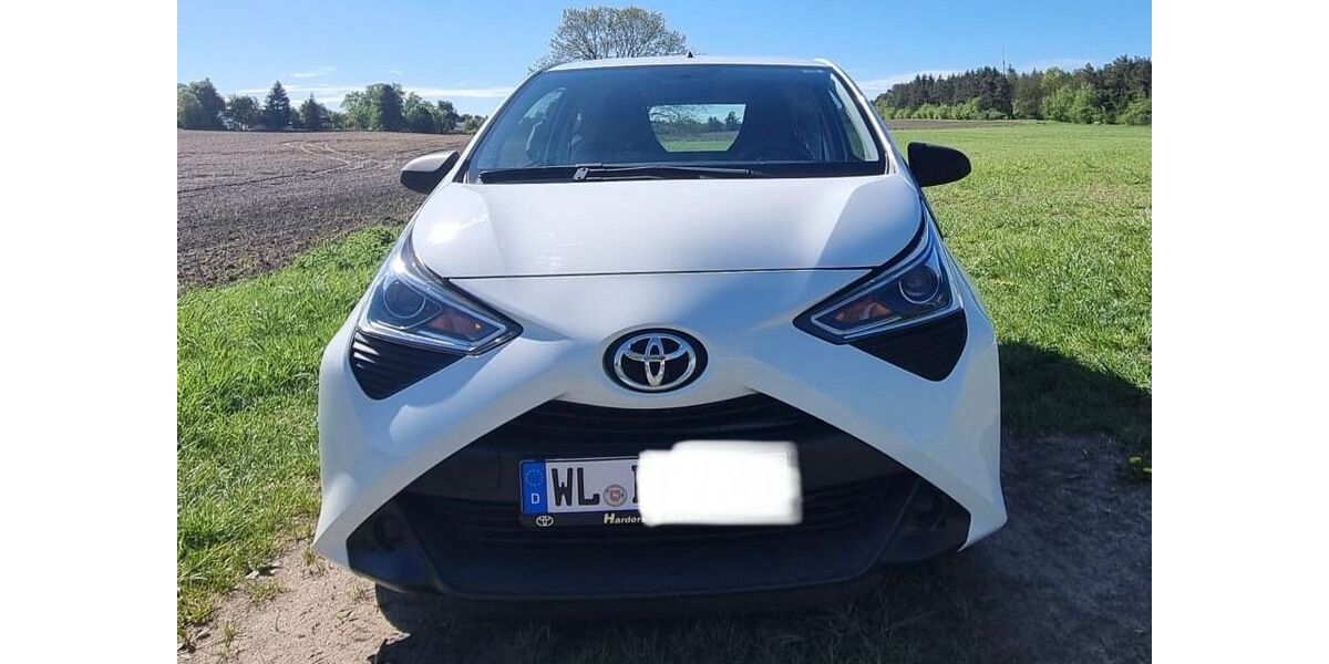 Toyota Aygo (X) 6.881 km 10.700 &euro; Jesteburg 21266