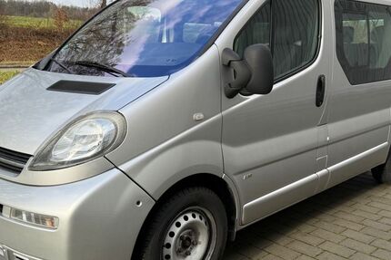 Opel Vivaro 236.000 km 7.999 &euro; Baden-Württemberg - Aspach 71546