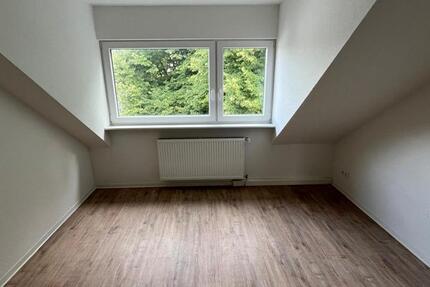 Charmante Dachgeschosswohnung – Erstbezug nach Sanierung zimmer