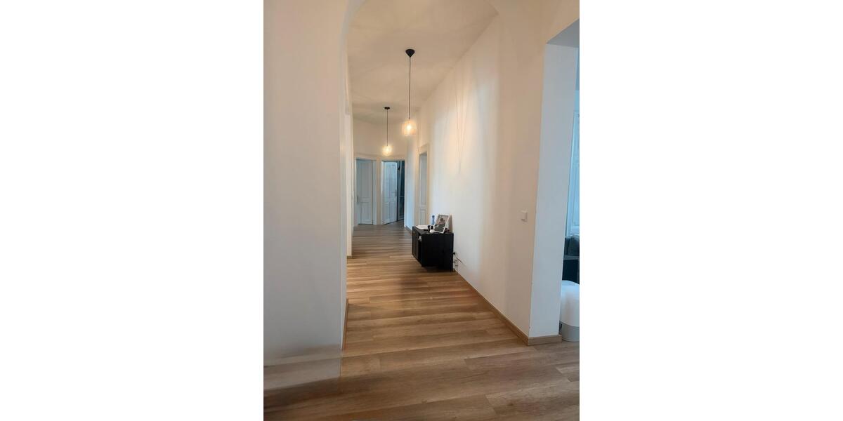 Etagenwohnung Lage - 4 Zimmer, 138 m&sup2;, 1.300&euro; | Angebot:26464572