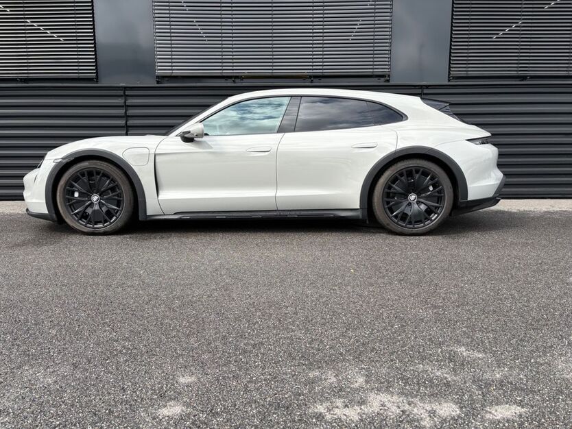 Porsche Taycan 27.800 km 79.800 € Passau 94032